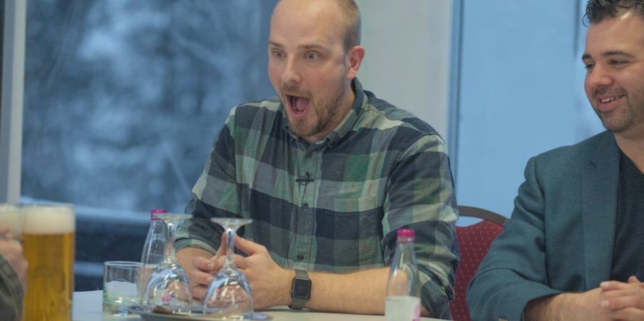 Simo Ahava uwielbiał drinki z paneli GTM na Superweek.